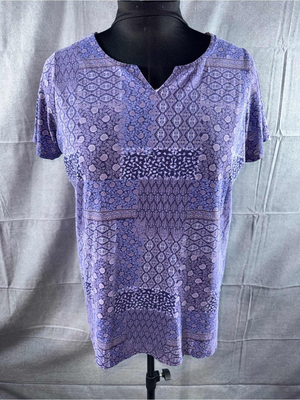 2817-Woman Within Lavender Purple Printed Short-Sleeve V-Notch Top